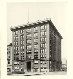 Como compañía de teléfonos, la sede ofrecía un servicio esencial a la ciudad y desconectarla no era posible (Foto: CORTESIA DE AT&T ARCHIVES AND HISTORY CENTER)