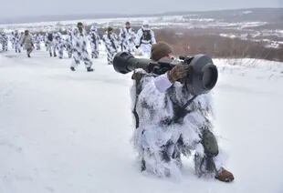 Ejercicio militar en Ucrania con misiles antitanque