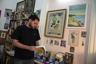 Club Editorial Rio Paraná de Rosario, donde se exhiben obras de artistas locales