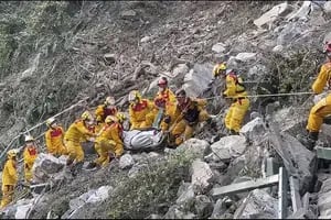 El impresionante rescate en helicóptero de seis mineros atrapados tras el terremoto en Taiwán