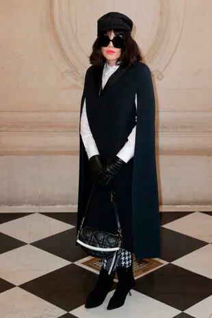 Isabelle Adjani, la actriz francesa que acaba de participar en la serie Ten Percent, fue parte del desfile de la casa Dior