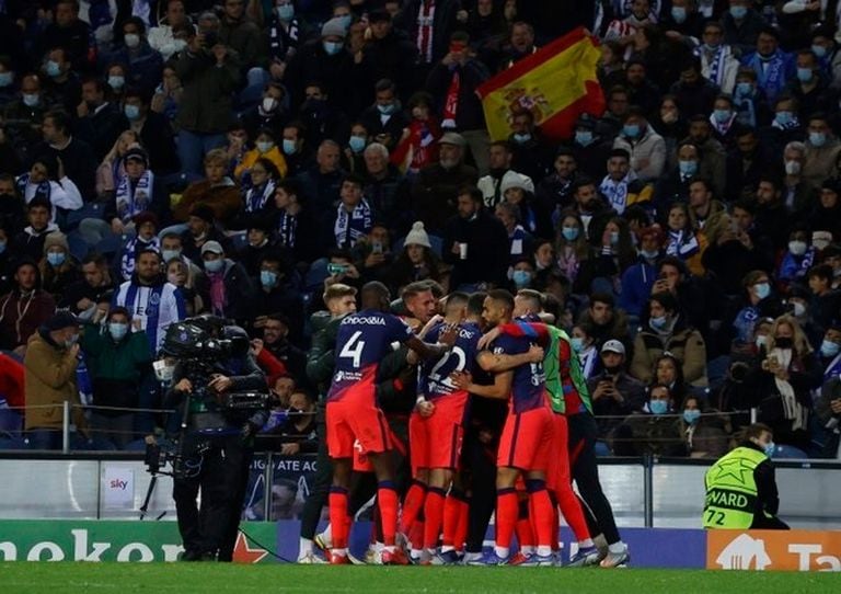 Los jugadores de Atlético de Madrid hechos una piña en el festejo