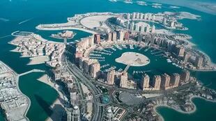 La isla artificial La Perla ("La perla"), en Qatar, cubre casi cuatro millones de metros cuadrados y su construcción costó miles de millones