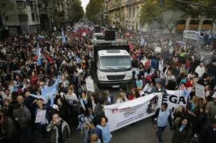 En Buenos Aires, los manifestantes marcharon desde la Catedral hasta el Congreso