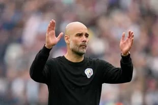 El técnico de Manchester City Pep Guardiola reacciona al final del partido contra West Ham United en Londres el 15 de mayo del 2022. 