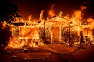Fuego fuera de control en California: un impresionante incendio devoró más de 6000 hectáreas y se acerca a Yosemite
