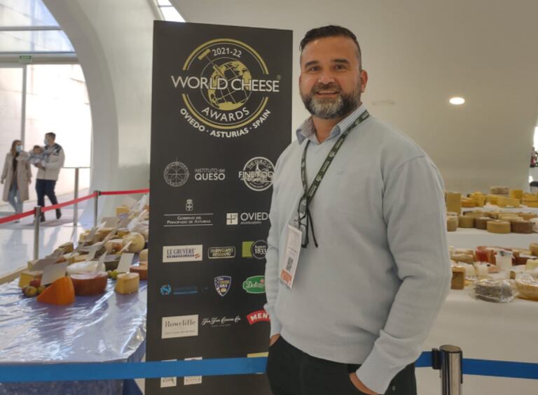 Juan Mendoza en el lugar donde se desarrolló el concurso internacional de quesos
