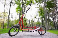 Elíptica: el ingeniero ucraniano que creó una bicicleta para pedalear parado