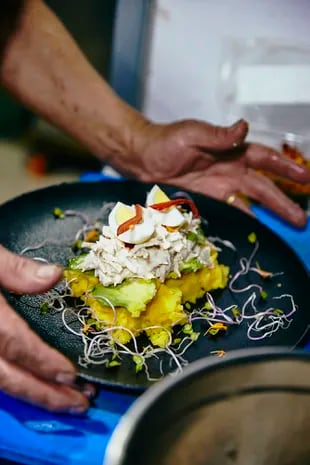 Además del sabor, la calidad de los productos y la técnica de José Zapata, Las Palmeras se destaca por sus presentaciones gourmet, como esta causa peruana