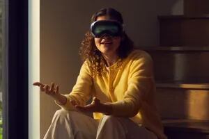 El veredicto de una editora de la BBC que probó las gafas de realidad virtual de US$3500