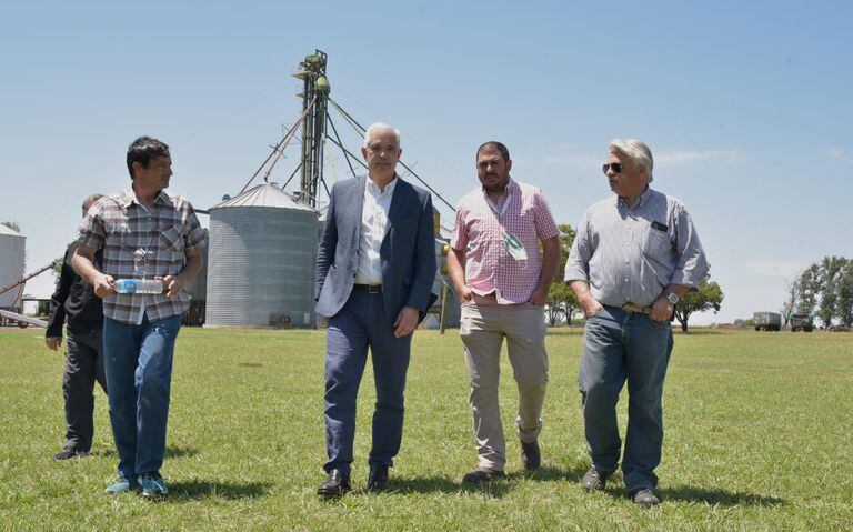 El ministro de Agricultura, Julián Domínguez, recorrió el litoral del país para evaluar medidas paliativas de las sequías