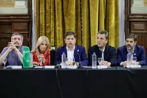 Con Kicillof, Massa y Máximo al frente, el PJ bonaerense criticó el megadecreto de Milei