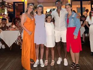 Fabián Cubero junto a Mica Viciconte y sus tres hijas, Indiana, Allegra y Siena, pasaron la Navidad en Brasil
