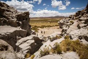Peñas de Ascalte, un paisaje de piedras con formas de animales, petroglifos y huellas de llamas fosilizadas