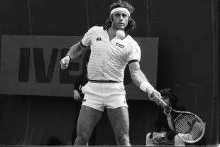 Vilas, en los años 80, con un look distinto a cuando ganó Roland Garros y el US Open