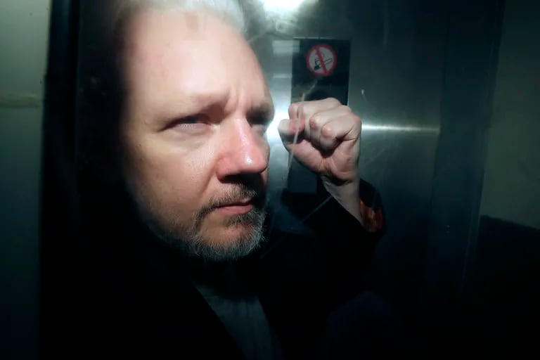 La Corte di giustizia britannica ha accettato di estradare Julian Assange, fondatore di WikiLeaks, negli Stati Uniti