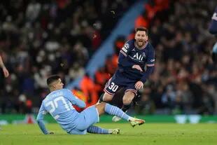 Lionel Messi sufrió en la visita del PSG al Manchester City, pero la clasificación quedó sellada pese a la derrota