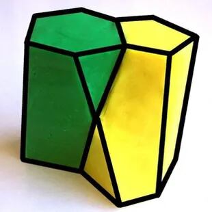 Cada una de estas dos figuras, la verde y la amarilla, es un escutoide