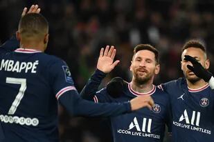 Control y remate al ángulo: el golazo de Messi y lo mejor del 30 en el 5-1 del PSG