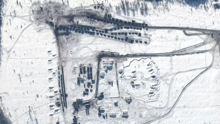 Russie et Ukraine : ce que montrent les images satellites des mouvements de l’armée russe à la frontière ukrainienne