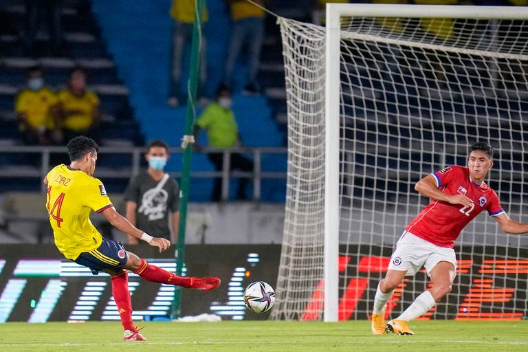Colombia ganó, se mantuvo en zona de repechaje y empujó a Chile hacia el fondo