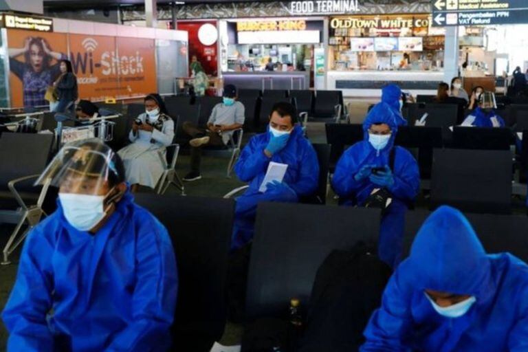 El hallazgo de una nueva variante del coronavirus hizo que muchos países volvieran a imponer restricciones a viajeros