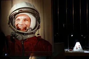 El cosmonauta ruso Yuri Gagarin, una de las tantas celebridades recibidas por la reina Isabel en su largo reinado 