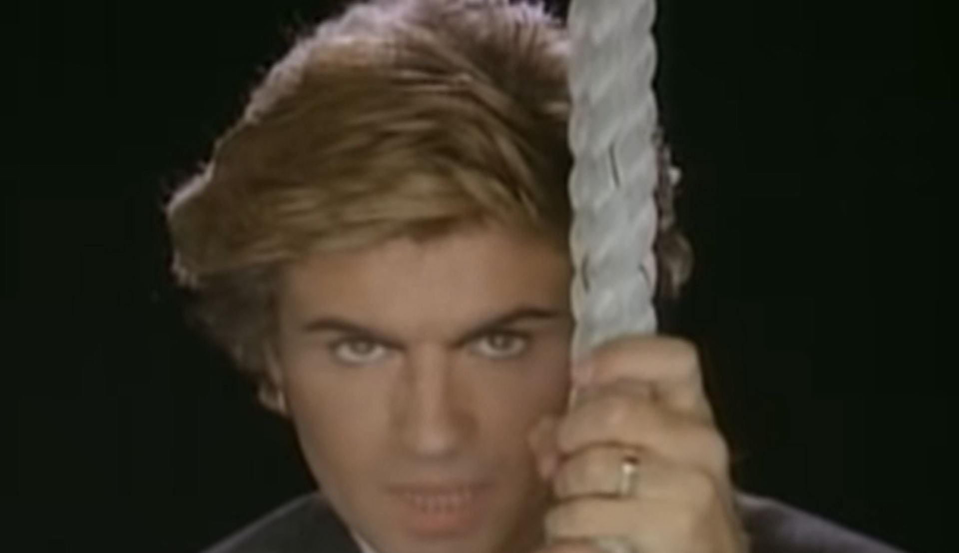 George Michael en el videoclip de "Careless Whisper"