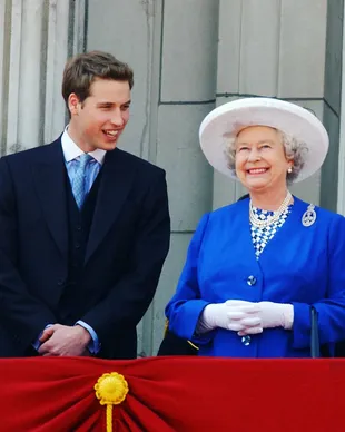 La reina Isabel II y su nieto el príncipe Guillermo, décadas atrás (Crédito: Instagram/@theroyalfamily)