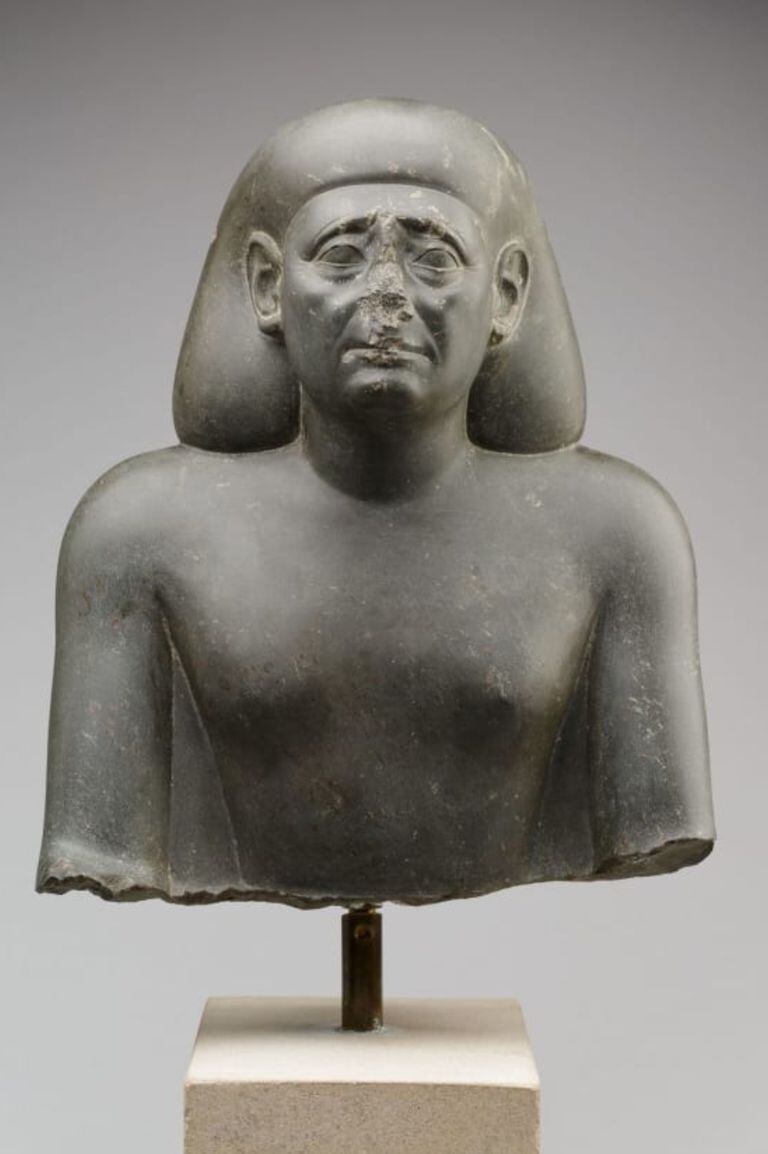 El busto de un funcionario egipcio que data del siglo IV a.C.