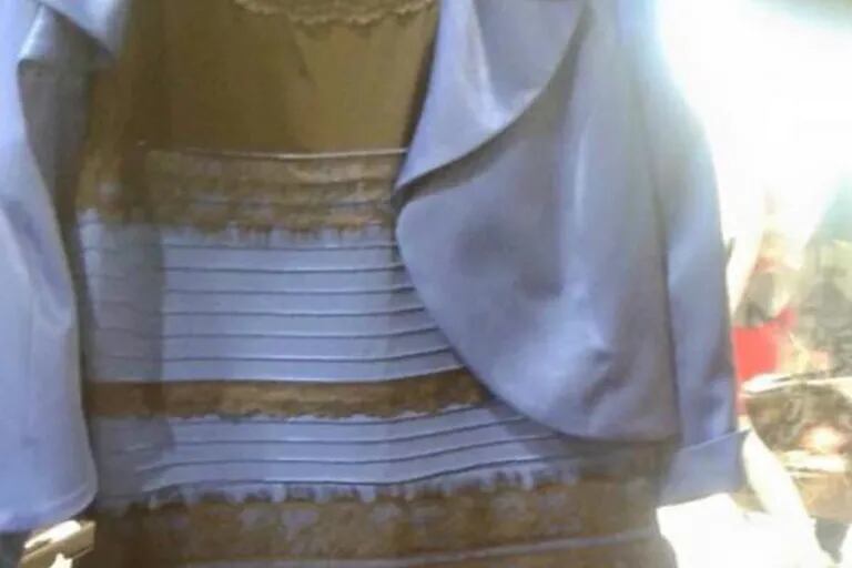Por qué el vestido se ve de colores diferentes? - LA NACION