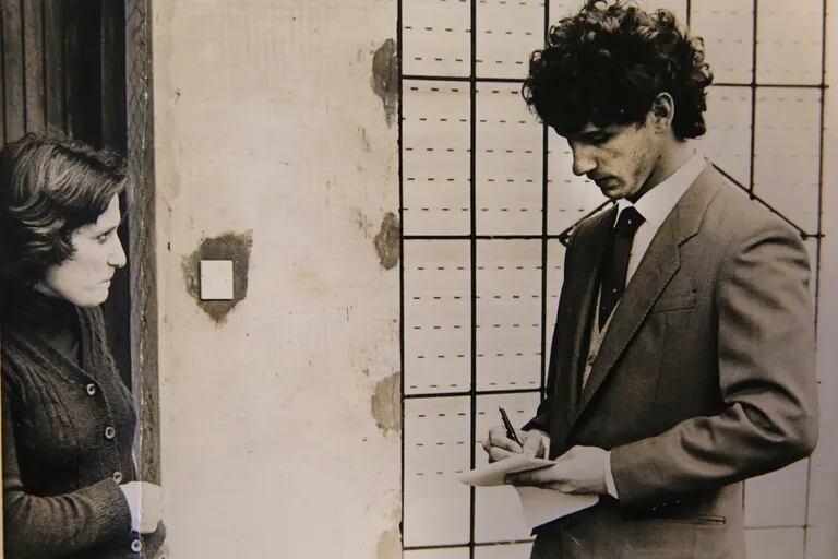 Fernán Saguier, en una cobertura en Quilmes, en 1984