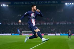 Lionel Messi festeja su primer gol durante el partido de UEFA Champions League que disputan Paris Saint-Germain y Maccabi Haifa.