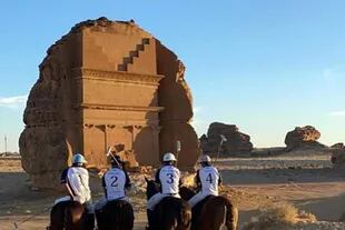 Hace un mes se enfrentaban con Ellerstina en la final del Abierto de Palermo; ahora, los jugadores de La Dolfina participarán en una exhibición en un sitio que es Patrimonio de la Humanidad, en Arabia Saudita.