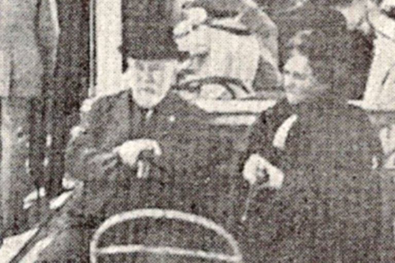 Dardo Rocha y Paula Arana en La Rambla marplatense, de las pocas fotografías juntos en la ciudad que data de 1899