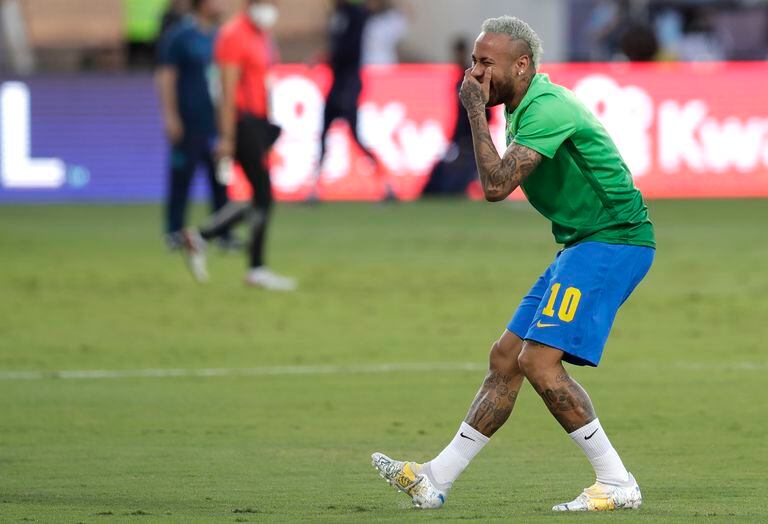 Neymar, ausente por lesión en la Copa América que Brasil ganó en 2019, quiere levantar la que vuelve a organizar su país