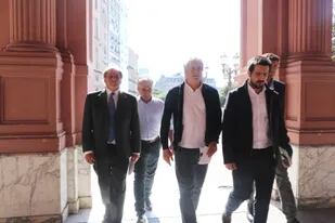 La comitiva porteña, integrada por Astarloa, D´Alessandro, Felipe Miguel y Mura, que fue a la Casa Rosada a negociar por la coparticipación