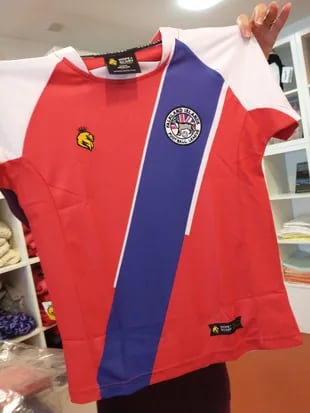 La camiseta de la selección de fútbol de las islas Malvinas