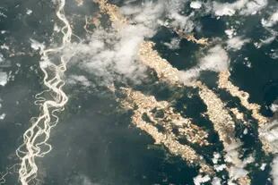 La imagen de la NASA muestra los "ríos de oro" de Perú.
