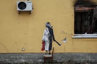 El mural de Banksy en Hostomel, antes de ser retirado