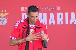 Di María fue presentado en Benfica ante miles de fanáticos, lo ovacionaron y les contó por qué eligió volver