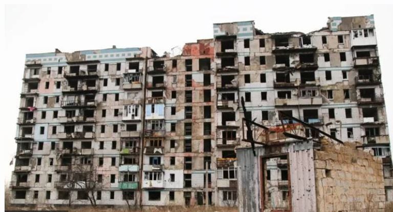 Some buildings near the Donetsk airport were completely destroyed.