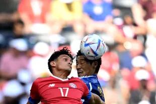 Luchan y juegan Japón vs. Costa Rica, en Qatar 2022