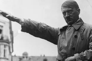 El libro revela algunas cuestiones de la juventud de Hitler y la influencia que tuvo Alois sobre su carácter