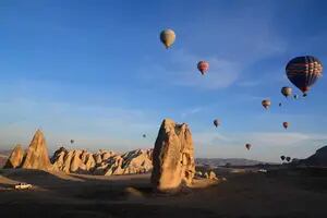 Viaje a Capadocia: tierra de hadas, chimeneas y globos en Turquía