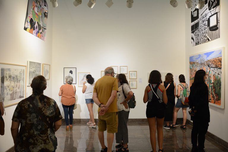 En las salas se exhiben trabajos de más de cien artistas nacionales que participaron de las convocatorias en 2021