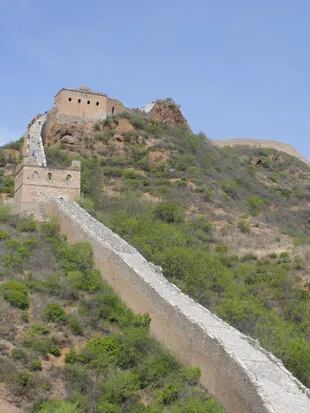 Los 100 millones de toneladas de piedras para la construcción de la Muralla fueron transportados por soldados y campesinos.