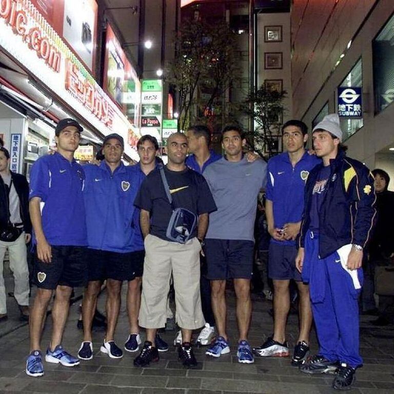En Tokio, con Calvo, Jorge Martínez, Chaco Giménez, Serna, Córdoba, Riquelme y Guillermo. Año 2001, previa del partido ante Bayern Munich