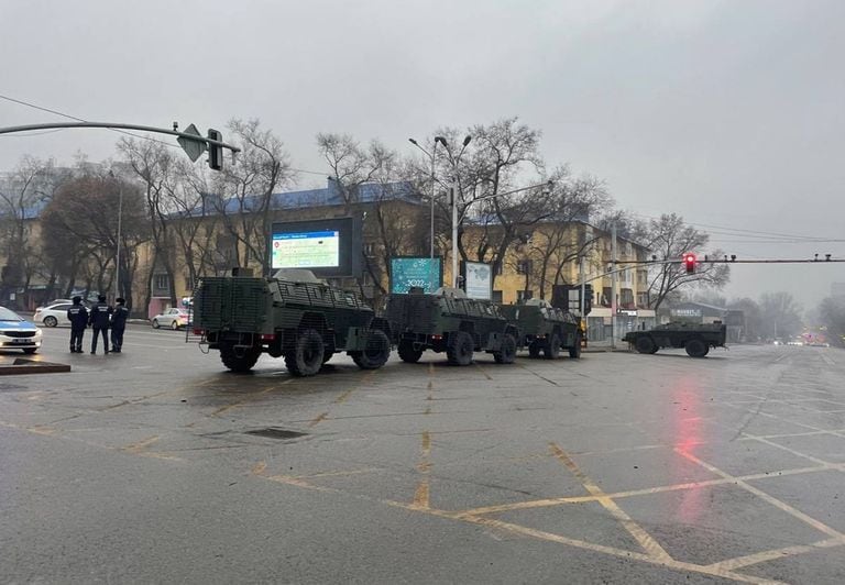 05-01-2022 Despliegue de las fuerzas de seguridad durante las protestas en Almaty (Kazajistán).  La Policía lanza una operación antiterrorista y denuncia la presencia de "bandidos" entrenados "en el extranjero"  POLITICA ASIA KAZAJSTÁN INTERNACIONAL SPUTNIK / CONTACTOPHOTO