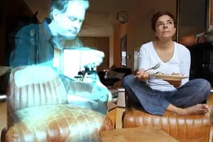 La primera mujer que se casará con un holograma diseñado con los atributos de sus exparejas